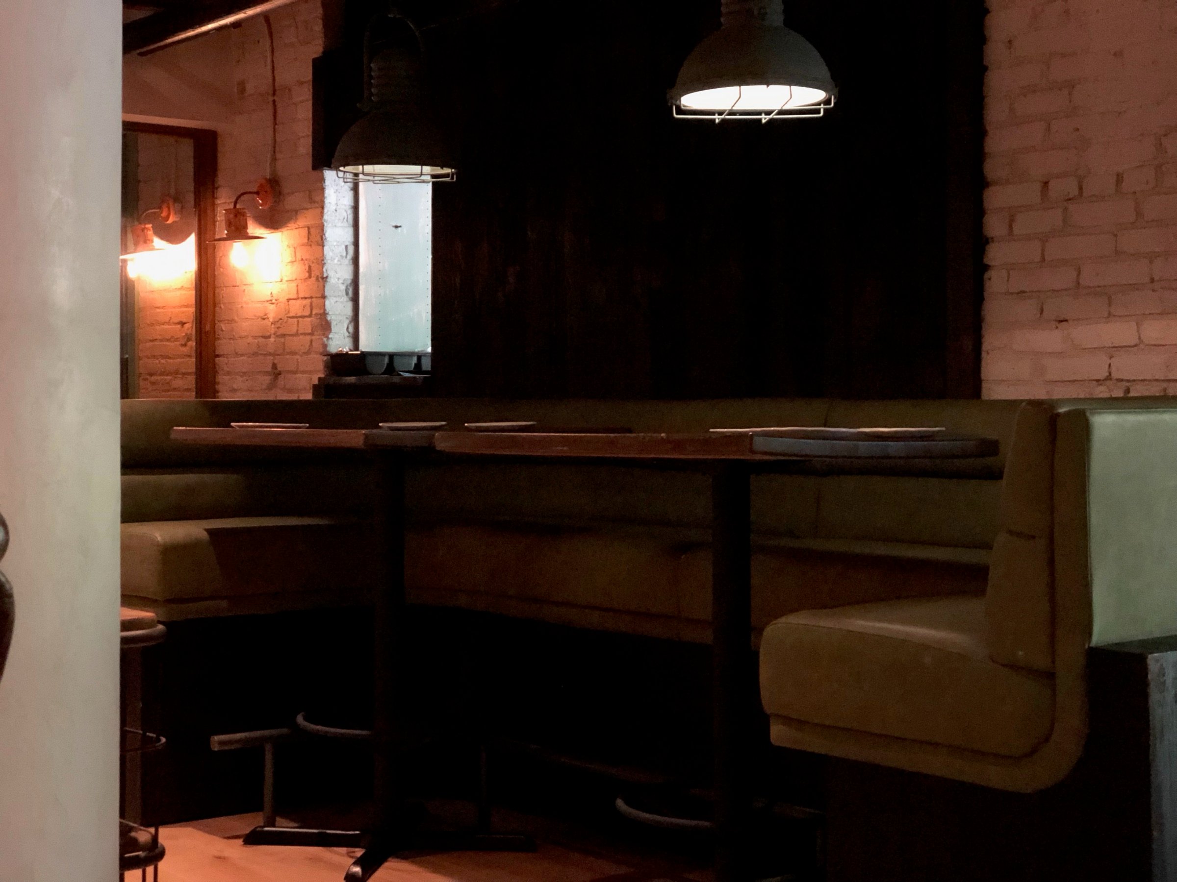 Booth seating and partition detail at Roberts Pizza